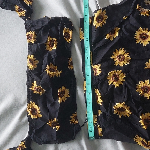 🍓2 for $30🍓 Zaful Sunflower two piece set - Picture 4 of 4